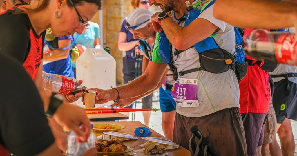 Ravitaillement au coca lors d'un trail