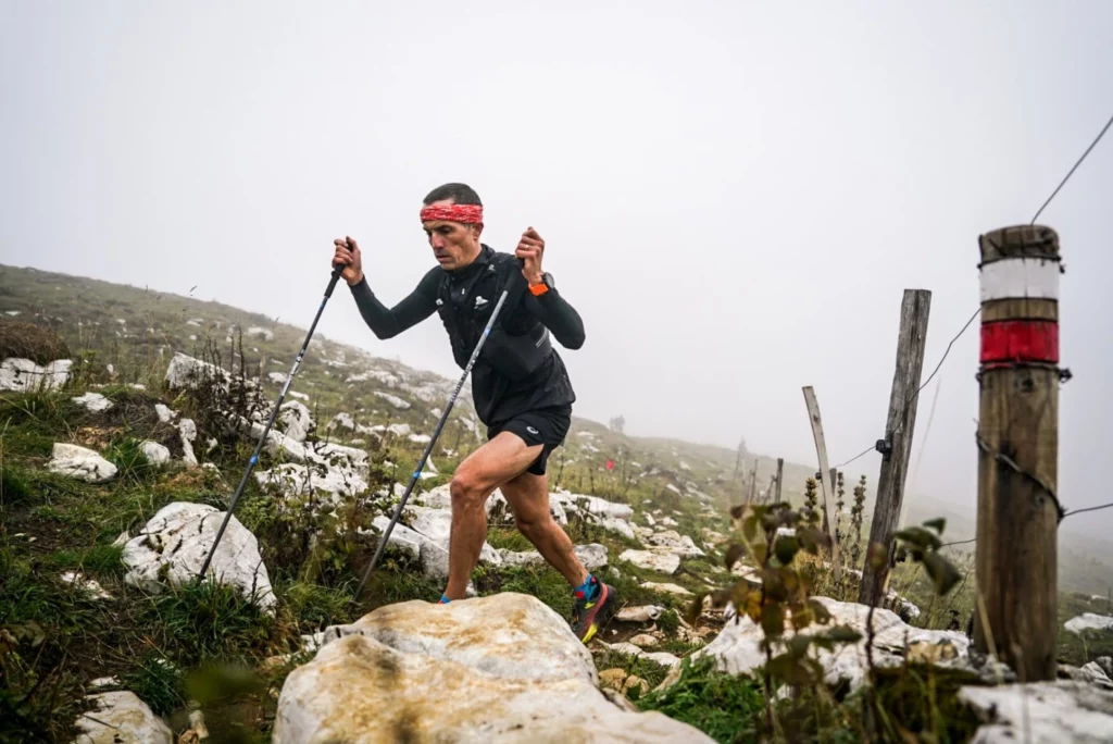 7 raisons convaincantes d’utiliser des bâtons en trail : faut-il vraiment courir avec ?