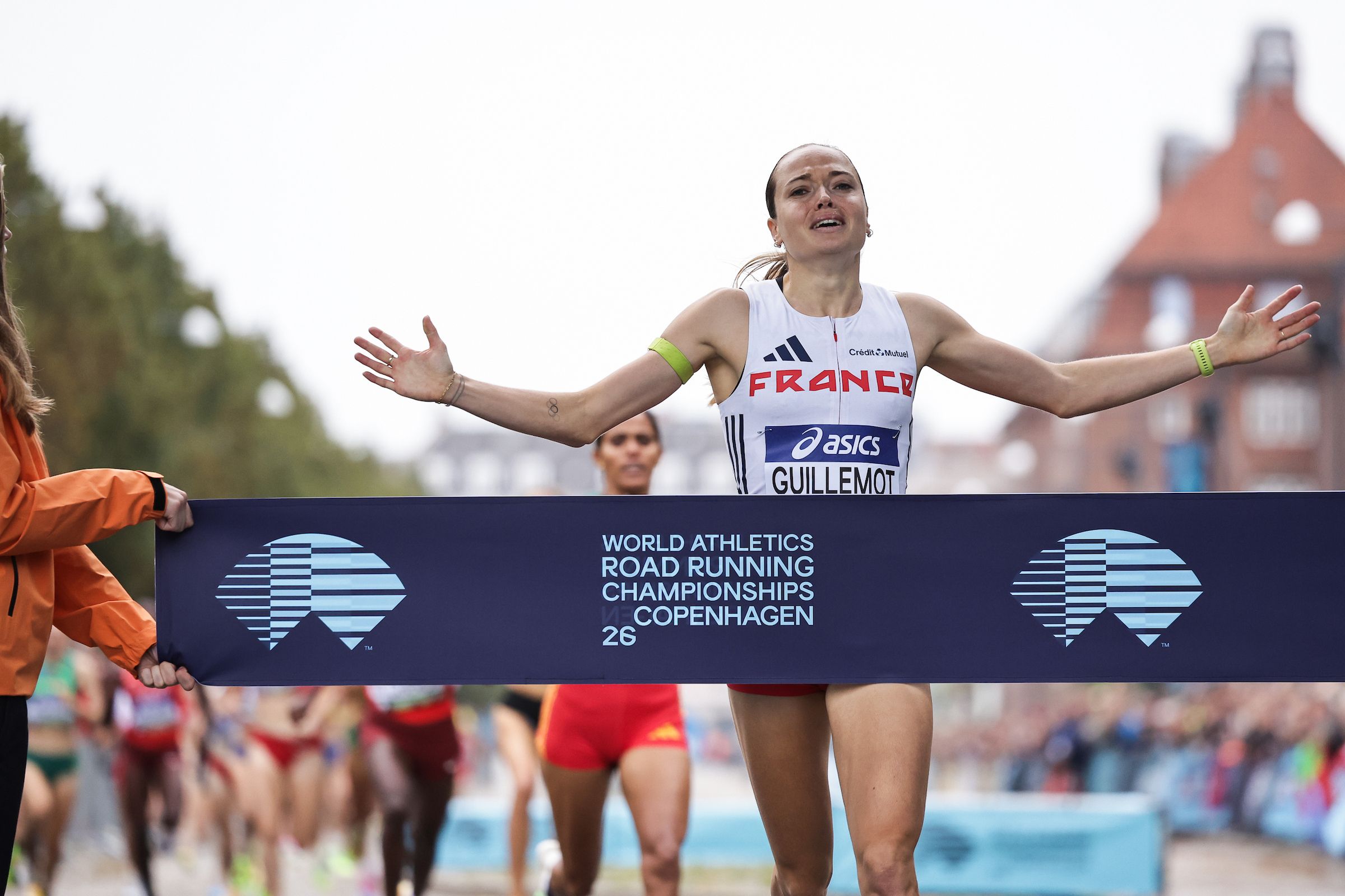 Agathe Guillemot championne du monde du mile en 4 min 22 s 74