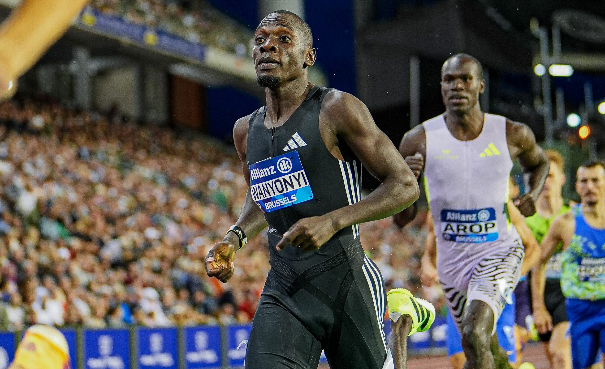 Emmanuel Wanyonyi devant Marco Arop pendant le 800 m de la finale de la Diamond League 2026 à Bruxelles