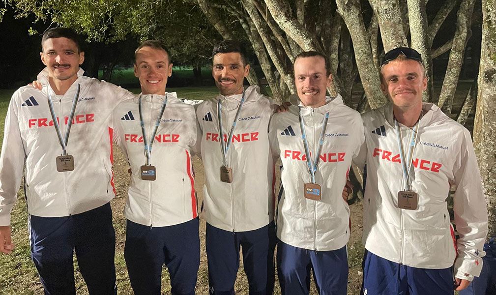 Les coureurs de l’équipe de France pendant le 100 km mondial d’Ames en 2026