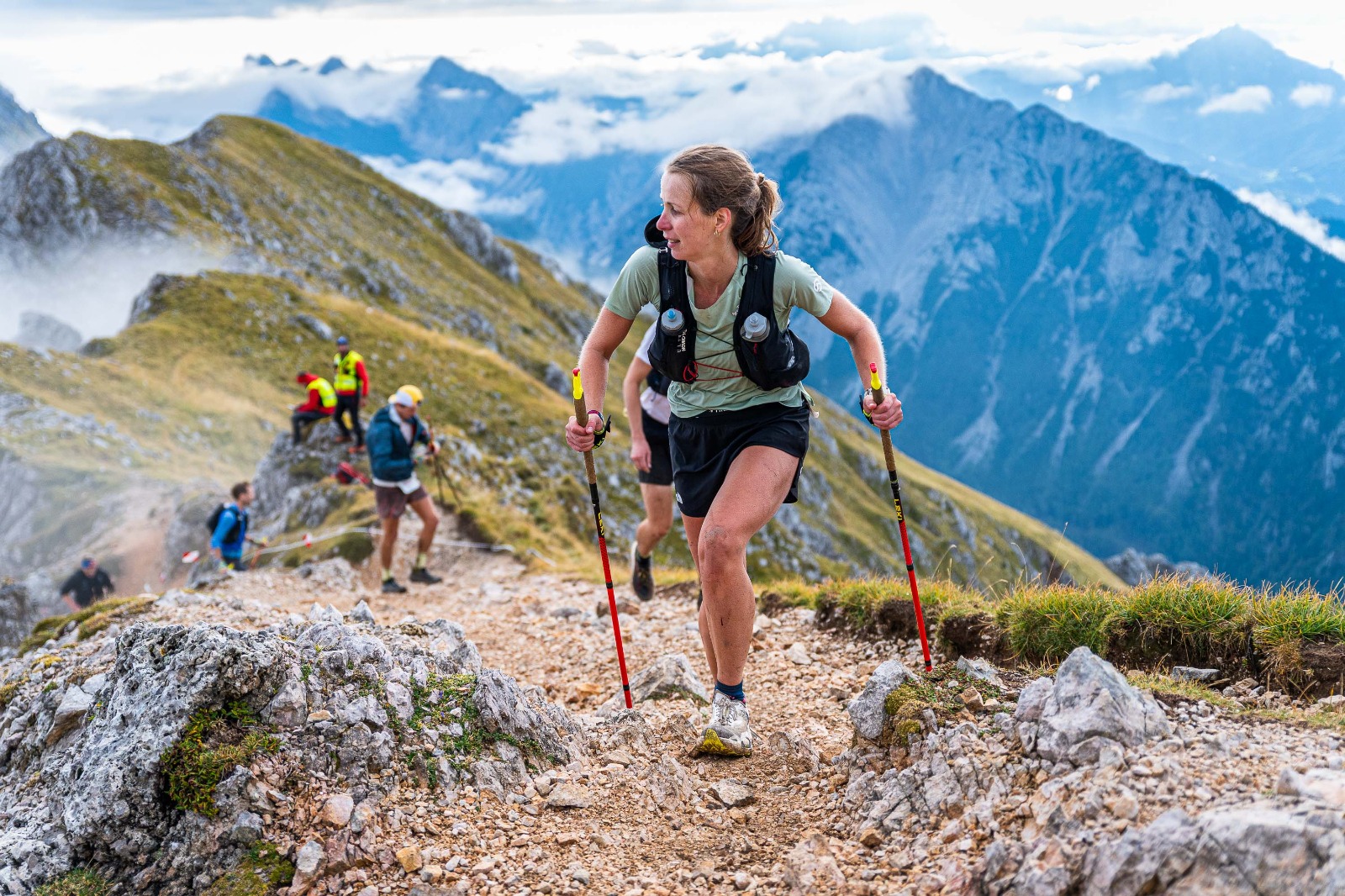 Une participante du 120 km du Julian Alps Trail Run by UTMB 2026 dans les Karavanke