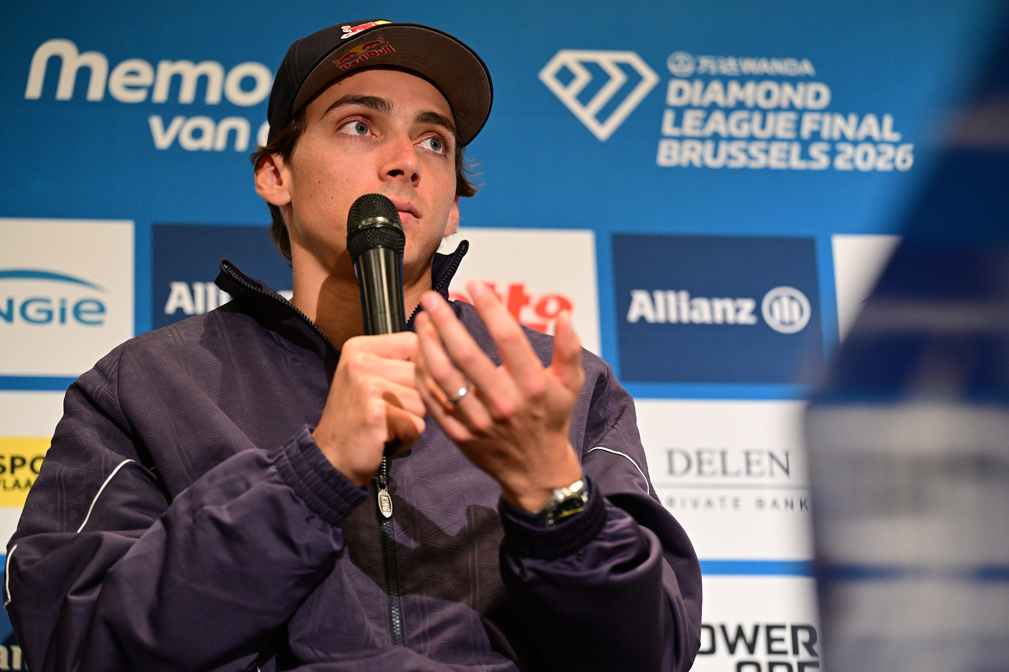 Mondo Duplantis en conférence de presse de la finale Diamond League à Bruxelles le 3 septembre 2026
