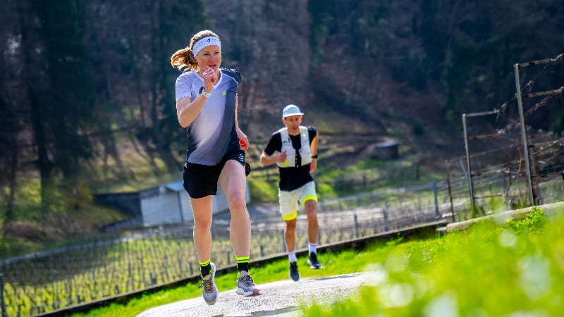 Theres Leboeuf évolue sur un sentier de montagne en 2026